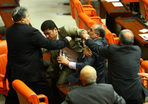 Meclis'te yumruklar konuştu - Resim: 1