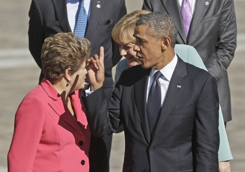 Gizli izlemeden sonra samimi öpücük! - Resim: 2