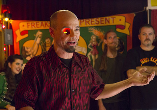 Bu adam yüzünün yarısı olmadan yaşıyor - Resim: 1