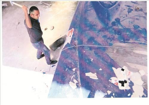 Ağa oğlunun teknesini böyle parçalattı - Resim: 1