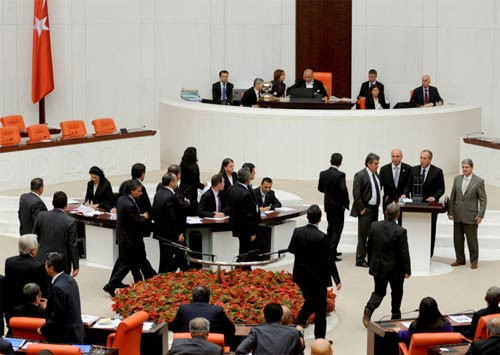 'Has...' diye başlayan küfür Meclis'i gerdi - Resim: 2