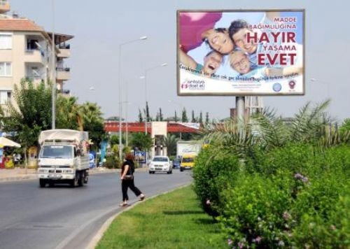 Bu afişler toplatılıyor - Resim: 4