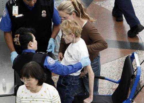 Üst arama tacizine isyan - Resim: 4