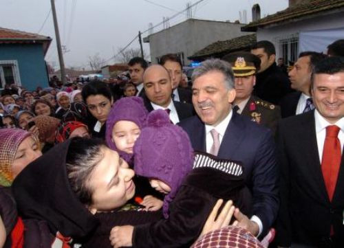 Gül'u bu şarkıyla karşıladılar - Resim: 4