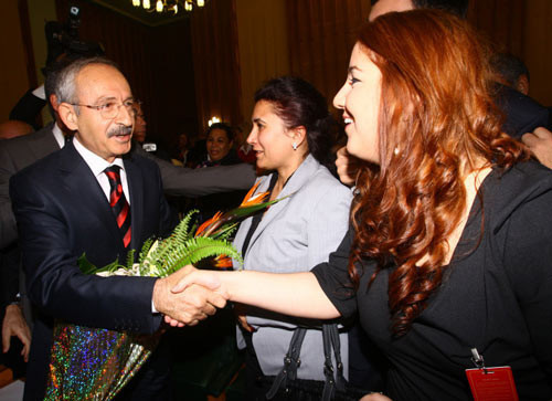 Kılıçdaroğlu kürsüye böyle çıktı - Resim: 1