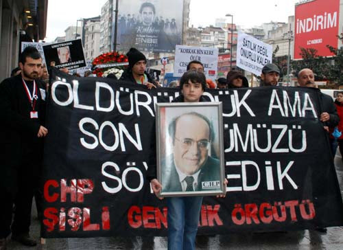 Uğur Mumcu mezarı başında anıldı - Resim: 3