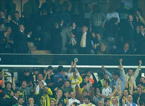 Aziz Yıldırım şampiyonluğa böyle sevindi - Resim: 3