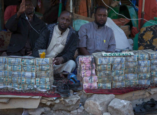 Somali sokaklarında el arabasıyla döviz değişimi - Resim: 3