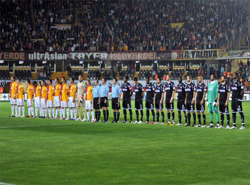 Manisa yenilgisi tribünleri çıldırttı! - Resim: 1