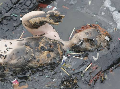 Ölüm pahasına bataklığa daldılar - Resim: 1