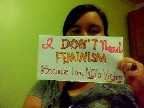 Bu kadınlar ne yapmaya çalışıyor?  - Resim: 1