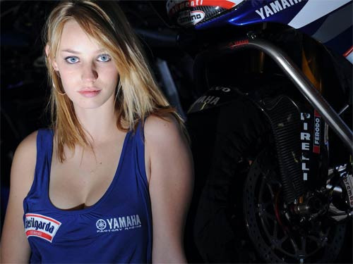 Yamaha'yı destekleyen güzeller - Resim: 1