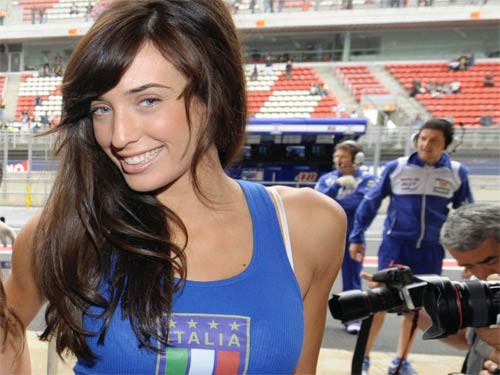 Yamaha'yı destekleyen güzeller - Resim: 3