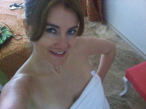 Hilal Cebeci yarı çıplak poz verdi - Resim: 1