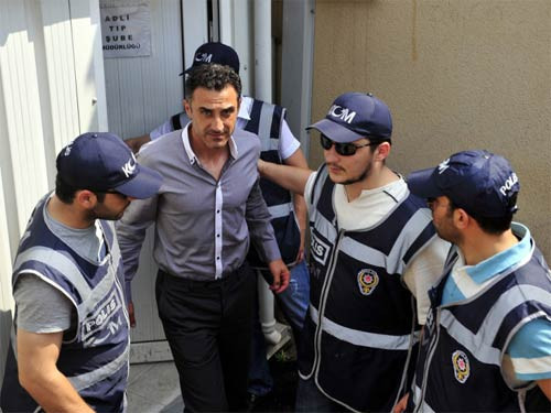 Beşiktaş'ta Tayfur Havutçu depremi - Resim: 4