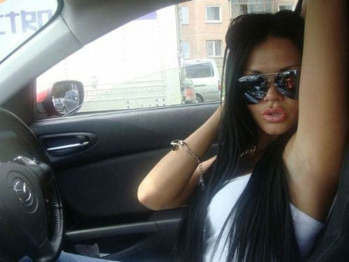 Facebook güzellerinin araba tutkusu - Resim: 1