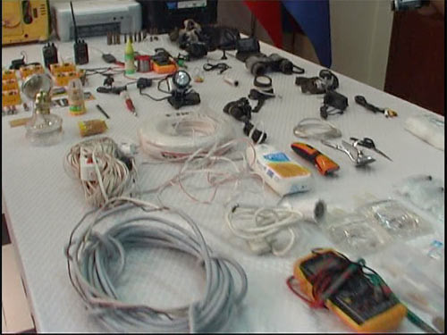 PKK mağarasından İncil çıktı - Resim: 2