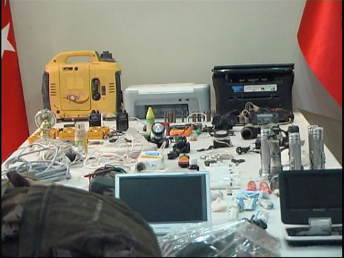 PKK mağarasından İncil çıktı - Resim: 4