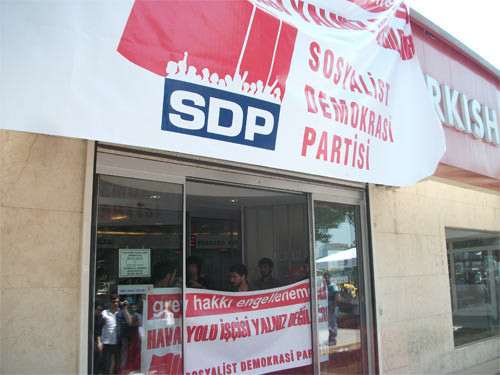 THY'nin bürosunu bastılar - Resim: 2