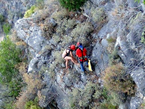 Bikiniyle 11 saat dağda mahsur kaldı - Resim: 2