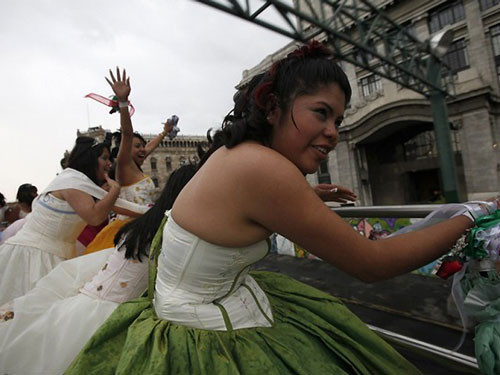 Kızlar 17 yaşını böyle kutladılar - Resim: 4