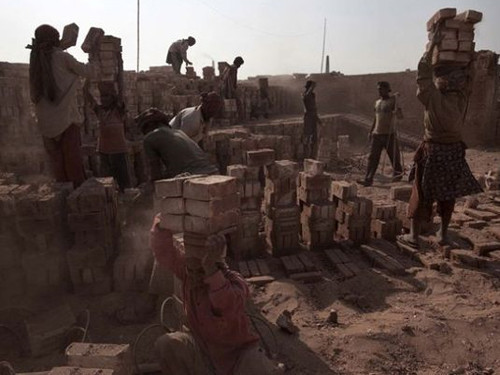 Bir parça ekmek için ölüyorlar - Resim: 4