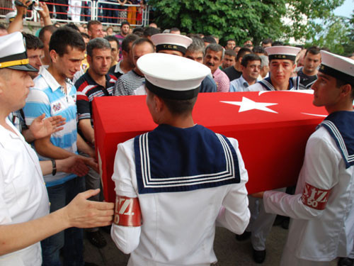 Yüreğimiz 12 şehidimize yandı - Resim: 4