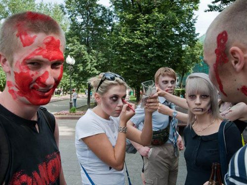 Zombi makyajlı sıradışı düğün - Resim: 3