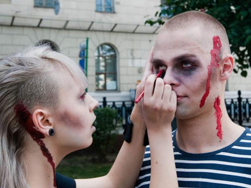 Zombi makyajlı sıradışı düğün - Resim: 4