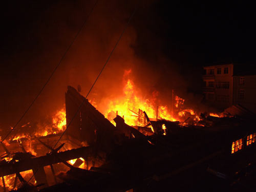 Bafra'da 6 iş yeri alev alev yandı - Resim: 3