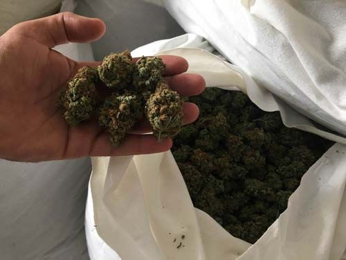 Dışarıdan villa gibi ama baskın yapan polisler gözlerine inanamadı! - Resim: 3