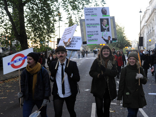 İngiltere'de öğrenciler isyan başlattı - Resim: 2