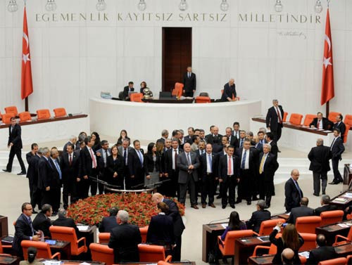 'Has...' diye başlayan küfür Meclis'i gerdi - Resim: 1