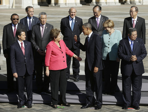 Gizli izlemeden sonra samimi öpücük! - Resim: 4