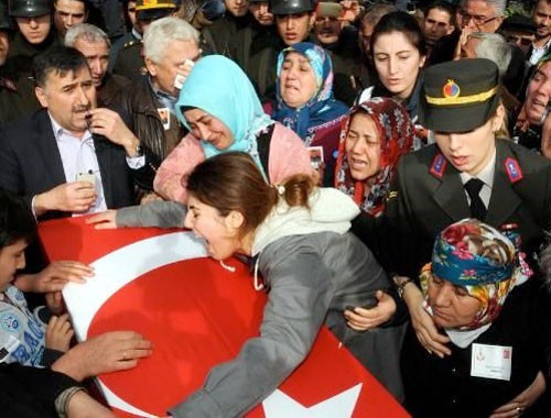 Şehidin tabutu açıldı nişanlısı bayıldı - Resim: 3