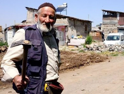 Erzurum'da FETÖ paniği mahalleli kazma küreğe sarıldı - Resim: 3