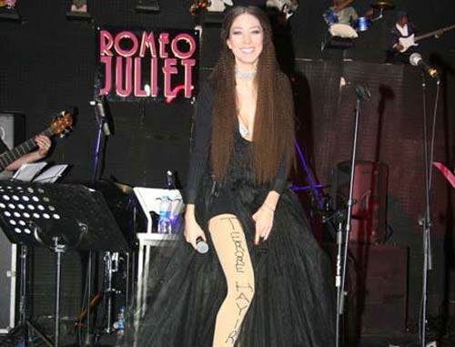 Teröre karşı ilginç protesto! - Resim: 2