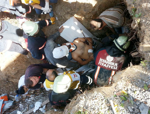 4. kattan düşen işçi demirlere çakıldı! - Resim: 4