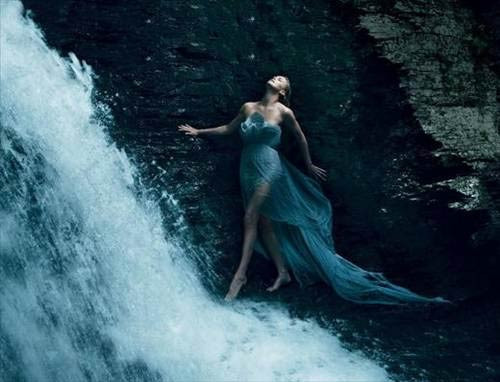 Ünlü oyuncu yıllar sonra ilk kez poz verdi! - Resim: 3