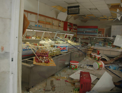 İzmir savaş alanına döndü - Resim: 1