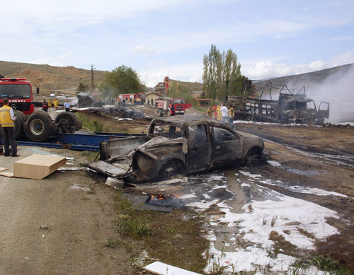 Elmadağ'da zincirleme kaza - Resim: 3