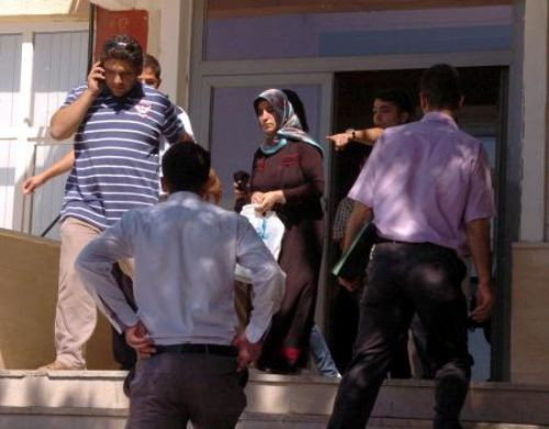 Töreden kaçan Demet'e linç girişimi - Resim: 1