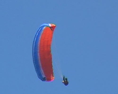 Paraşütçü Uzungöl'e çakıldı - Resim: 2