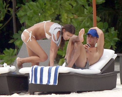 Ronaldo rus sevgilisiyle fena yakalandı - Resim: 4
