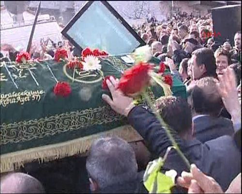 Kıvırcık Ali'yi binlerce kişi uğurladı - Resim: 1