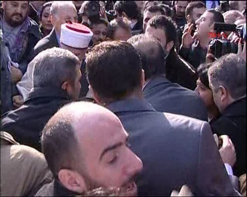 Kıvırcık Ali'yi binlerce kişi uğurladı - Resim: 2