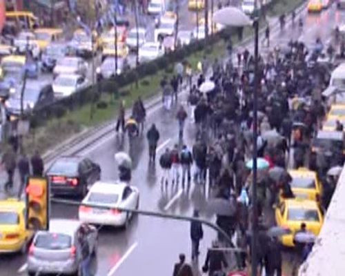 BDP'liler itfaiye aracını böyle yaktı - Resim: 1