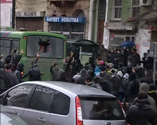 BDP'liler itfaiye aracını böyle yaktı - Resim: 2