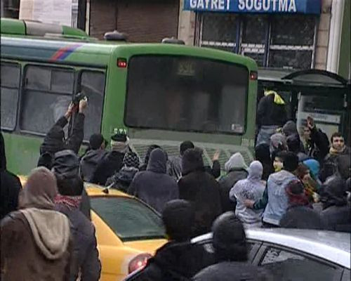 BDP'liler itfaiye aracını böyle yaktı - Resim: 3