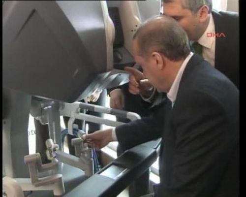 Başbakan Erdoğan ne yapıyor dersiniz? - Resim: 1